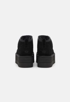 Ugg Classic Ultra Mini Platform - Enkellaarsjes Met Plateauzool - Black -Ugg 04a80bc6bd0b40149573cdf226b993fe