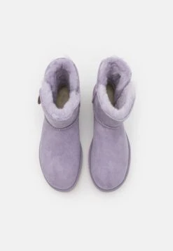 Ugg Mini Bailey Button Bling - Korte Laarzen - June Gloom 13 Ugg Mini Bailey Button Bling - Korte Laarzen - June Gloom -Ugg 091f9511b033467abedbf10b6c7c695a