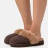Ugg Cozy - Pantoffels - Burnt Cedar 1 Ugg Cozy - Pantoffels - Burnt Cedar -Ugg 138f8b86408e499f958f913b30cd152e