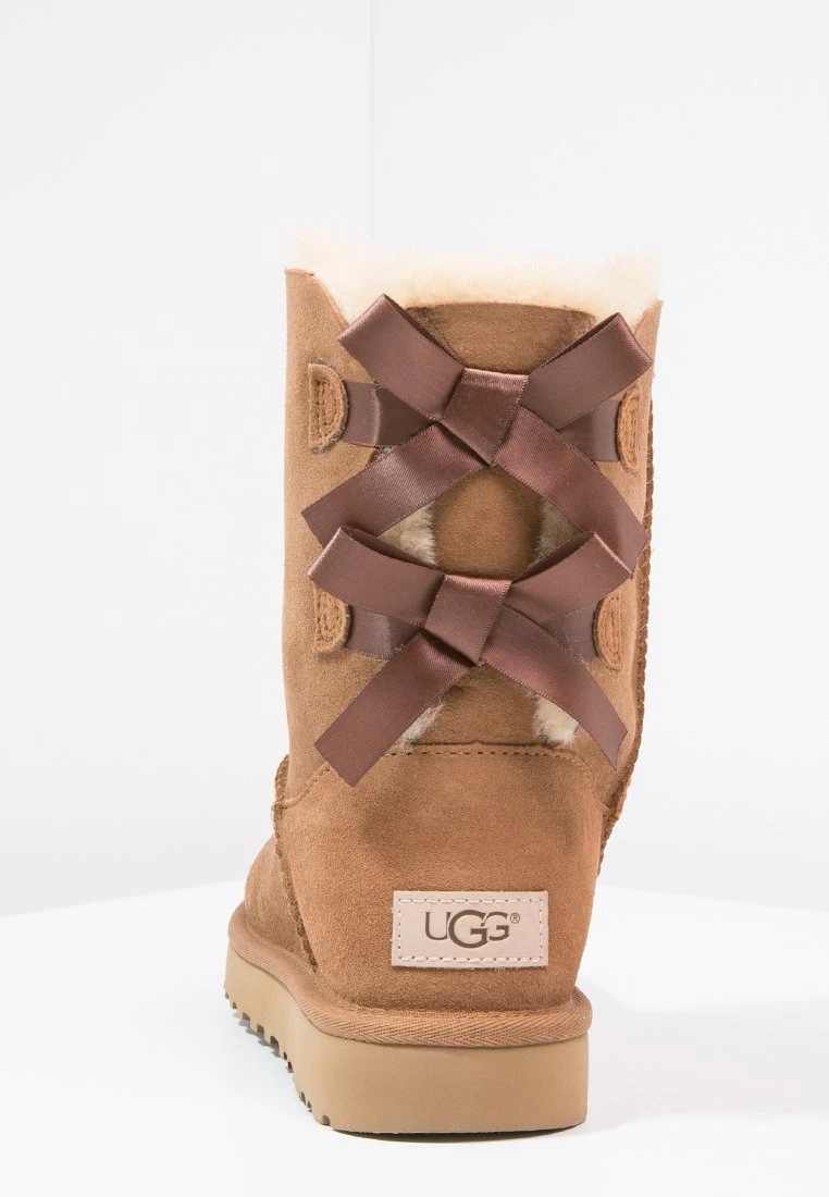 Ugg Bailey Bow - Korte Laarzen - Chestnut 6 Ugg Bailey Bow - Korte Laarzen - Chestnut - Afbeelding 4