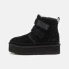 Ugg Neumel Platform Unisex - Korte Laarzen - Black 2 Ugg Neumel Platform Unisex - Korte Laarzen - Black -Ugg 1a109de2acb2499890004697fed4aaa4