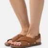Ugg Solivan Slingback - Sandalen - Tan -Ugg 22c66731aebd45f595efb96a7a5562e5