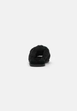 Ugg Scuffita - Muiltjes - Black 11 Ugg Scuffita - Muiltjes - Black -Ugg 293f9711f97b4535a2db762b217f9b0e