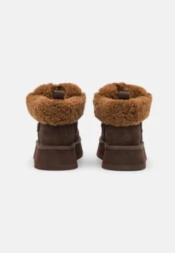 Ugg Funkarra Cabin Cuff - Enkellaarsjes Met Plateauzool - Burnt Cedar 11 Ugg Funkarra Cabin Cuff - Enkellaarsjes Met Plateauzool - Burnt Cedar -Ugg 2b440e5bcdf247db8cbc6eefc9077d12