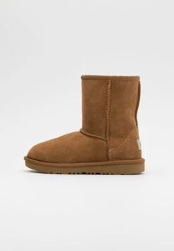 Ugg Classic Ii - Korte Laarzen - Chestnut 10 Ugg Classic Ii - Korte Laarzen - Chestnut -Ugg 2bd82636152f4721a70a4c99bce03bf2
