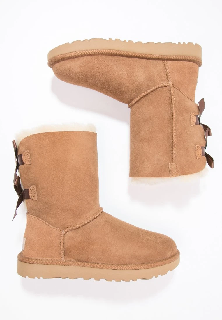 Ugg Bailey Bow - Korte Laarzen - Chestnut 4 Ugg Bailey Bow - Korte Laarzen - Chestnut - Afbeelding 2
