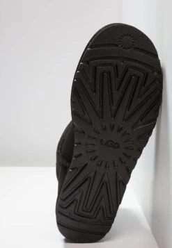 Ugg Classic Mini - Korte Laarzen - Black -Ugg 41d7f2aef5d9485796a2f583987981fe