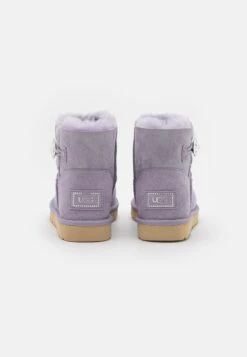 Ugg Mini Bailey Button Bling - Korte Laarzen - June Gloom 11 Ugg Mini Bailey Button Bling - Korte Laarzen - June Gloom -Ugg 4748b6eda77748119b0a22a8d1618f7e