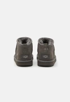 Ugg Classic Ultra Mini Unisex - Korte Laarzen - Grey -Ugg 4cdfcf3259974e828a29604e03b7a9fa