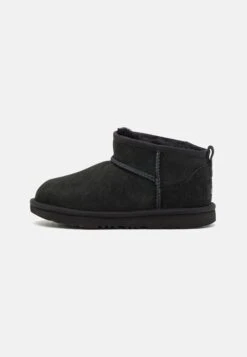 Ugg Classic Ultra Mini Unisex - Korte Laarzen - Black 13 Ugg Classic Ultra Mini Unisex - Korte Laarzen - Black -Ugg 51519f19cbec47f9a140ef30f9123f58