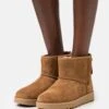 Ugg Classic Mini Logo Zip - Korte Laarzen - Chestnut 2 Ugg Classic Mini Logo Zip - Korte Laarzen - Chestnut -Ugg 532a050e63994b8d8da8a740b65fd9a8