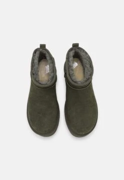 Ugg Classic Ultra Mini Platform - Enkellaarsjes Met Plateauzool - Moss Green 13 Ugg Classic Ultra Mini Platform - Enkellaarsjes Met Plateauzool - Moss Green -Ugg 55fcb48c30d1437c926b52207fae74f0