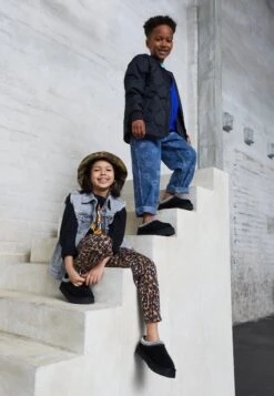 Ugg 6 Ugg Tazz Unisex - Pantoffels - Black