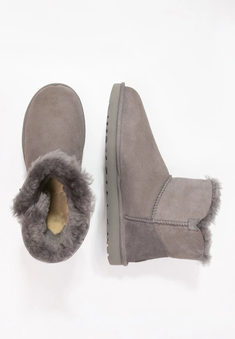 Ugg Mini Bailey Button - Korte Laarzen - Grey 4 Ugg Mini Bailey Button - Korte Laarzen - Grey - Afbeelding 2