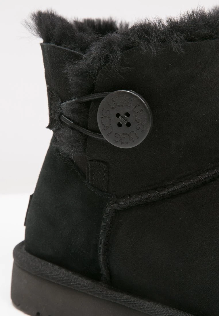 Ugg Mini Bailey Button - Korte Laarzen - Black 11 Ugg Mini Bailey Button - Korte Laarzen - Black - Afbeelding 9