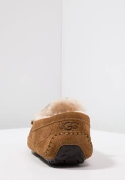 Ugg Ascot - Pantoffels - Cognac 11 Ugg Ascot - Pantoffels - Cognac -Ugg 6c5c7511e8844b1f8743ee2eb35f9430