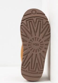 Ugg Neumel - Korte Laarzen - Chestnut -Ugg 70969a2ac1944a81a2eeb360eb7eeb28