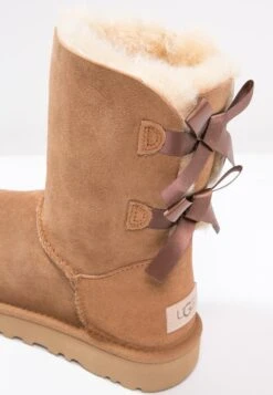 Ugg Bailey Bow - Korte Laarzen - Chestnut 13 Ugg Bailey Bow - Korte Laarzen - Chestnut -Ugg 73254e64785b4e00837b22423fa171db