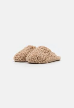 Ugg Maxi Curly Slide - Pantoffels - Sand 10 Ugg Maxi Curly Slide - Pantoffels - Sand -Ugg 78ba8cb5354e4d749fce1bcfc355f5ff