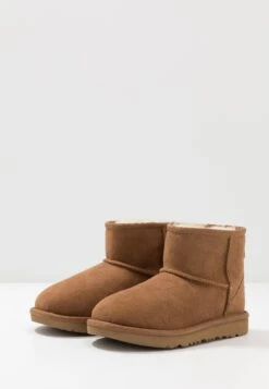 Ugg Classic Mini Ii Unisex - Korte Laarzen - Chestnut 17 Ugg Classic Mini Ii Unisex - Korte Laarzen - Chestnut -Ugg 79a79b57e9cc499a9c07601f4e0e39da