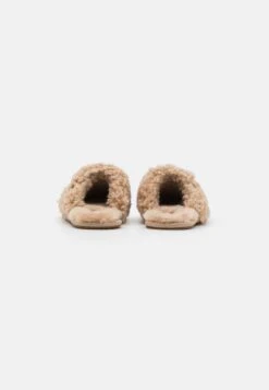 Ugg Maxi Curly Slide - Pantoffels - Sand 11 Ugg Maxi Curly Slide - Pantoffels - Sand -Ugg 7a5c0c81c53845faaf6e05c68bd00159