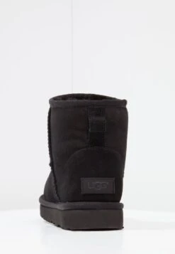 Ugg Classic Mini - Korte Laarzen - Black -Ugg 7c7e7382554e433aae7c9c33349d0382
