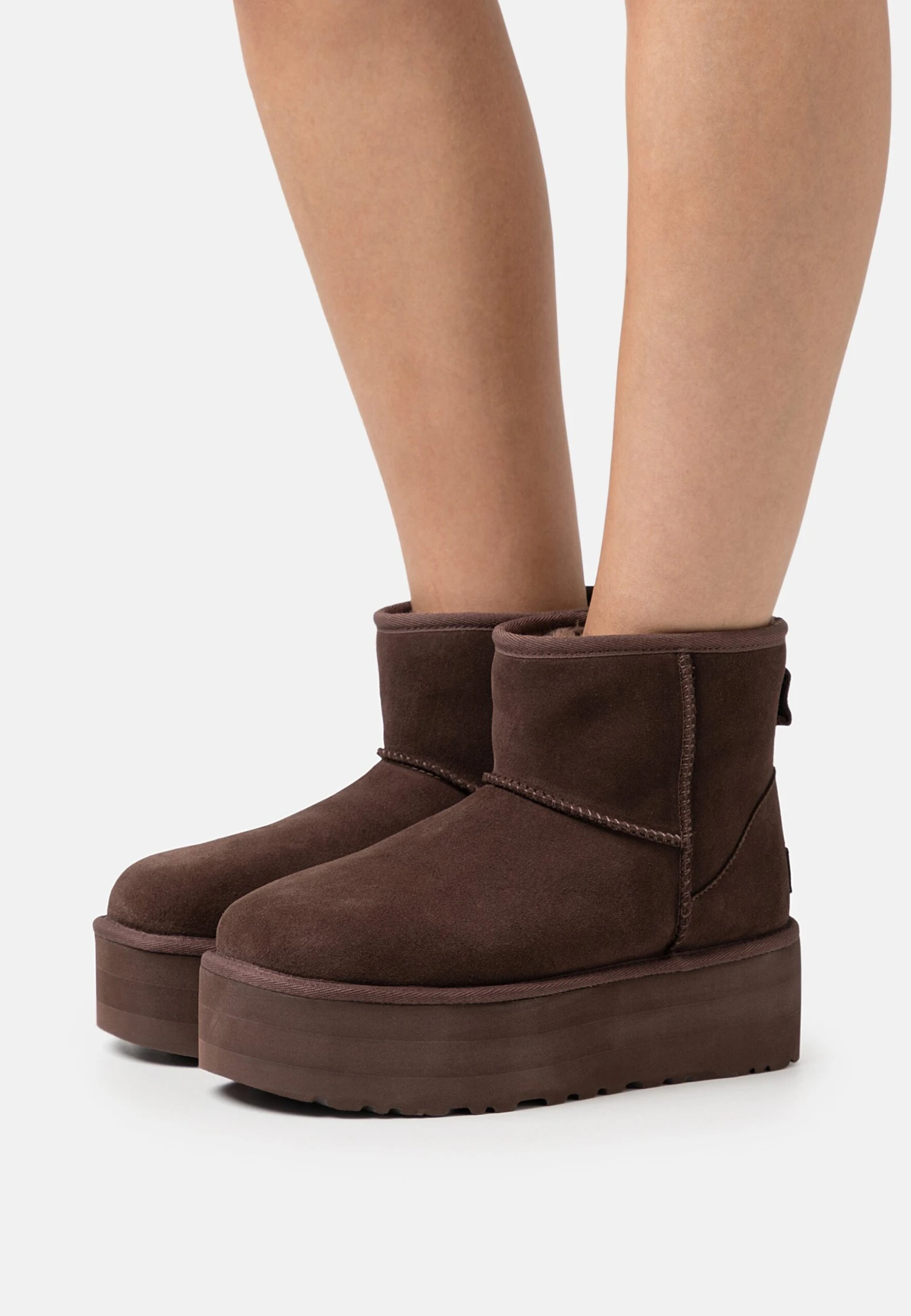 Ugg Classic Mini Platform - Enkellaarsjes Met Plateauzool - Burnt Cedar 3 Ugg Classic Mini Platform - Enkellaarsjes Met Plateauzool - Burnt Cedar