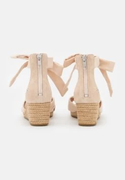 Ugg Yarrow - Sandalen Met Plateauzool - Natural 11 Ugg Yarrow - Sandalen Met Plateauzool - Natural -Ugg 800241e00690407aa1f918fb460bae46