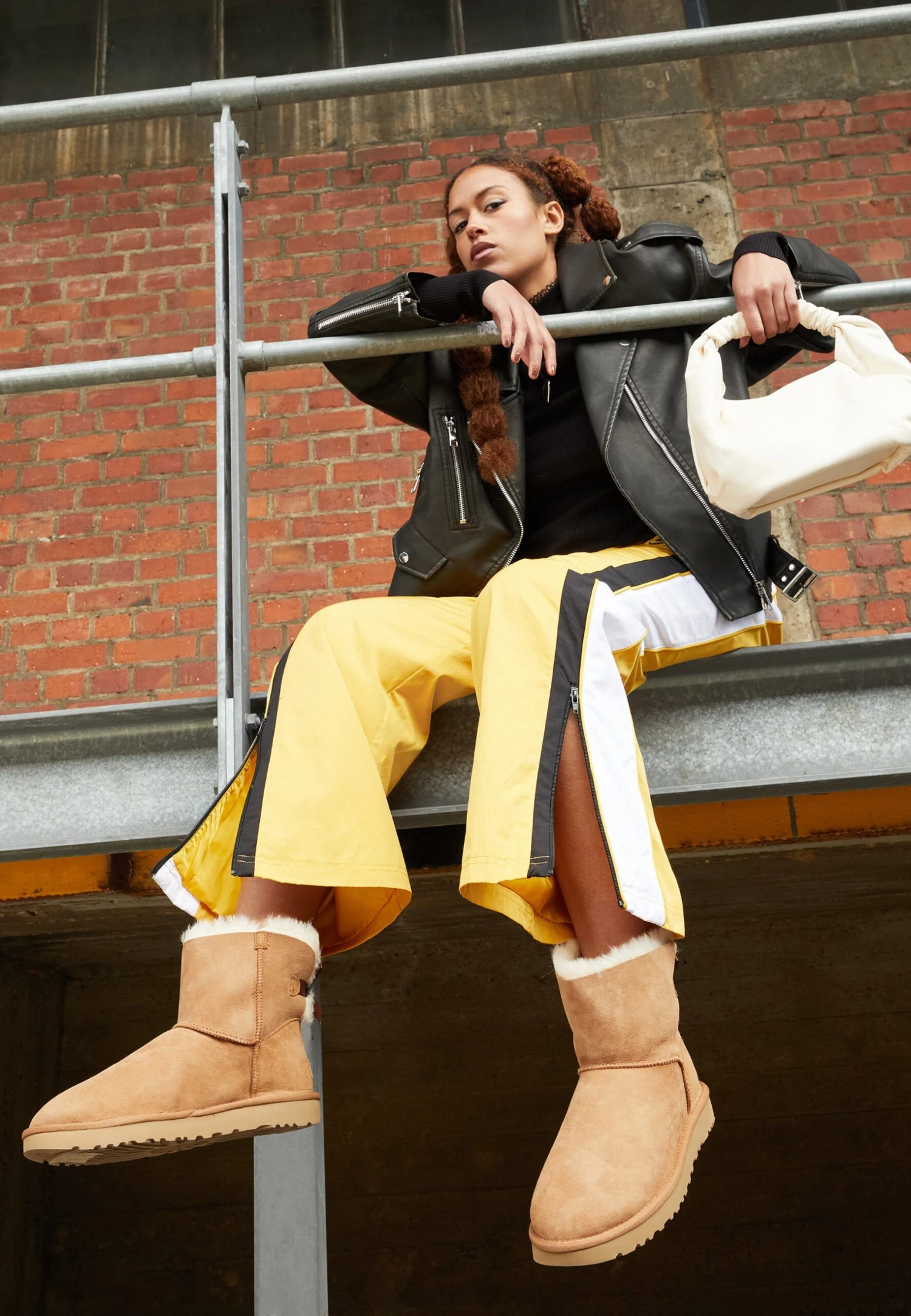 Ugg Mini Bailey Bow - Korte Laarzen - Chestnut 4 Ugg Mini Bailey Bow - Korte Laarzen - Chestnut - Afbeelding 2