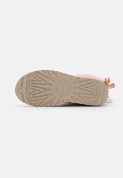 Ugg Bailey Bow - Korte Laarzen - Rose Grey 12 Ugg Bailey Bow - Korte Laarzen - Rose Grey -Ugg 857181c7b1784fbfa63f3d1f9166b934