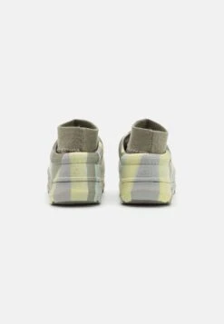 Ugg Tasman X Camopop - Instappers - Moss Green -Ugg 876383a20fa34377866aa675fc5dab6a