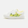Ugg Rennon Low Pineapple Stuffie Unisex - Sneakers Laag - Pineapple -Ugg 8a150dd438dd4ebc9719220fd4fedaa2