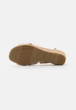 Ugg Yarrow - Sandalen Met Plateauzool - Natural 12 Ugg Yarrow - Sandalen Met Plateauzool - Natural -Ugg 8bb56cab27094f5e998e45c86f7f9f22