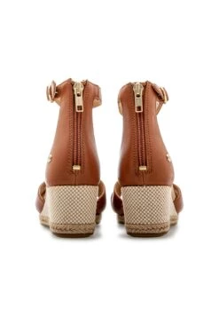 Ugg W Eugenia Pale- Sandalen Met Sleehak - Tan 11 Ugg W Eugenia Pale- Sandalen Met Sleehak - Tan -Ugg 9233c1f56f714abaad60bf4dacd5de8f