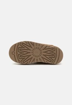 Ugg Neumel Platform Unisex - Korte Laarzen - Chestnut 12 Ugg Neumel Platform Unisex - Korte Laarzen - Chestnut -Ugg 956d4023e11f47b7bb88e49d6198cbe3