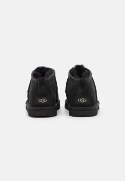 Ugg Classic Ultra Mini Unisex - Korte Laarzen - Black 16 Ugg Classic Ultra Mini Unisex - Korte Laarzen - Black -Ugg 99d98b223f20467b946ceb8e42cb6d12