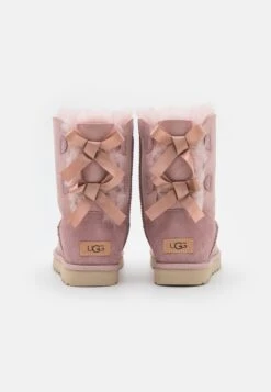 Ugg Bailey Bow - Korte Laarzen - Rose Grey 11 Ugg Bailey Bow - Korte Laarzen - Rose Grey -Ugg 9c242b3c6b994e2da84b5c62e188470b