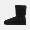Ugg Classic Short - Snowboots- Black 2 Ugg Classic Short - Snowboots- Black -Ugg 9d1ec8d31d364fb897f2a6baa86235e1