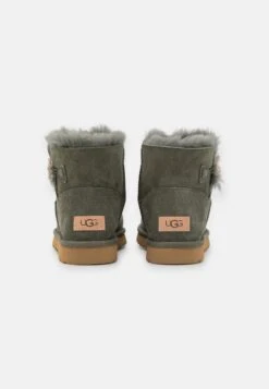 Ugg Mini Bailey Button - Korte Laarzen - Forest Night 11 Ugg Mini Bailey Button - Korte Laarzen - Forest Night -Ugg a613bd7ea3c64664acc0f4e4315f64cf