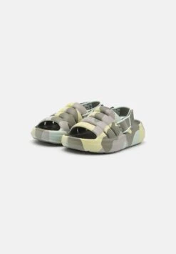 Ugg Sport Yeah Camopop - Sandalen - Moss Green 10 Ugg Sport Yeah Camopop - Sandalen - Moss Green -Ugg a62d21f623ed4ff7b760b41976672ff9