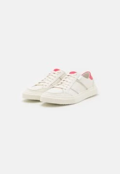 Ugg Alameda Lace - Sneakers Laag - Bright White/Red Pepper 9 Ugg Alameda Lace - Sneakers Laag - Bright White/Red Pepper -Ugg a8e6b44a064b485fb9d73d2381fe647f