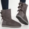 Ugg Bailey Bow - Korte Laarzen - Grey 1 Ugg Bailey Bow - Korte Laarzen - Grey -Ugg aa2da5fe7ecb456b8e1f9c6957306c7f