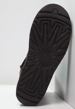 Ugg Classic- Snowboots- Black -Ugg b20ecc0d17f54114851fc8d50bd6a6e3