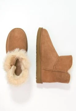 Ugg Mini Bailey Button - Korte Laarzen - Chestnut -Ugg b469df1e0cd94bf0bc2b267e00f03084