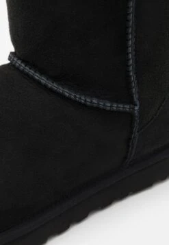 Ugg Classic Short - Snowboots- Black 13 Ugg Classic Short - Snowboots- Black -Ugg b716a6892b73404c97cf57664f0d69fc