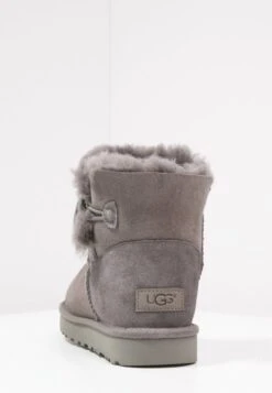 Ugg Mini Bailey Button - Korte Laarzen - Grey 11 Ugg Mini Bailey Button - Korte Laarzen - Grey -Ugg b8e06829630c4bc4b5c8298b93e83cf1