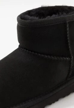 Ugg Classic Mini Ii - Korte Laarzen - Black -Ugg bc423b0126624e33aaf5d3381e03e295