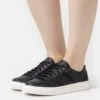 Ugg Alameda Lace - Sneakers Laag - Black 1 Ugg Alameda Lace - Sneakers Laag - Black -Ugg c2647e17feb349ff83546170885b8417
