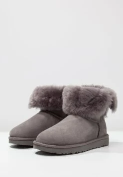 Ugg Bailey Button Ii - Korte Laarzen - Grey 17 Ugg Bailey Button Ii - Korte Laarzen - Grey -Ugg c7052dc2be7043a6941b469820cab3f6