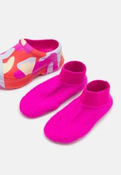 Ugg Tasman X Camopop - Instappers - Pink -Ugg c794359fa4ed4b05b815b20226d9e668